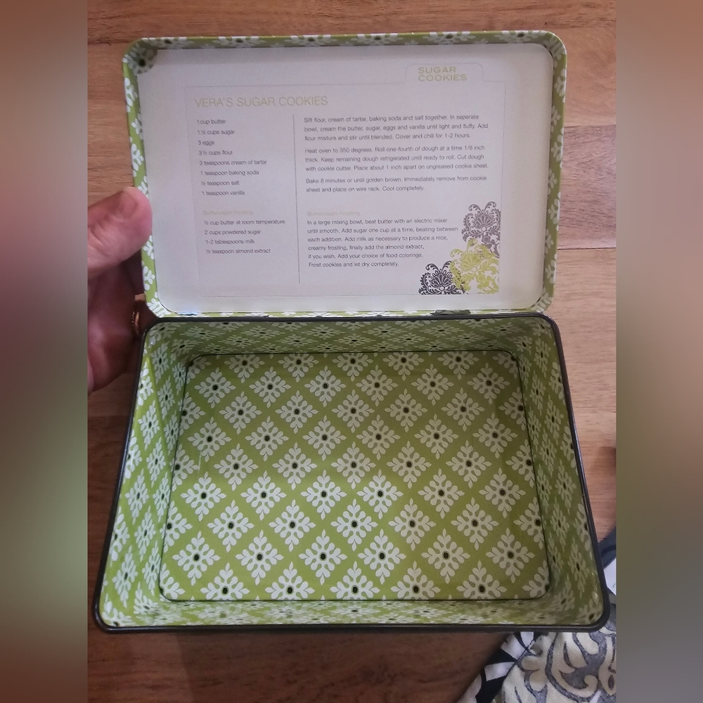 Vera Bradley Pocket Cooking Apron Set With Collectable Tin - Picture 7 of 10